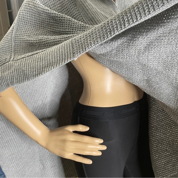 ALYA Francesca's gray poncho M/L NWT - Picture 3 of 7